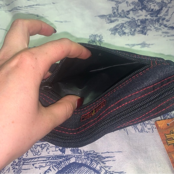 Harry Potter Hogwarts Letter Bi-Fold Wallet And Travel Pouch - Picture 11 of 13